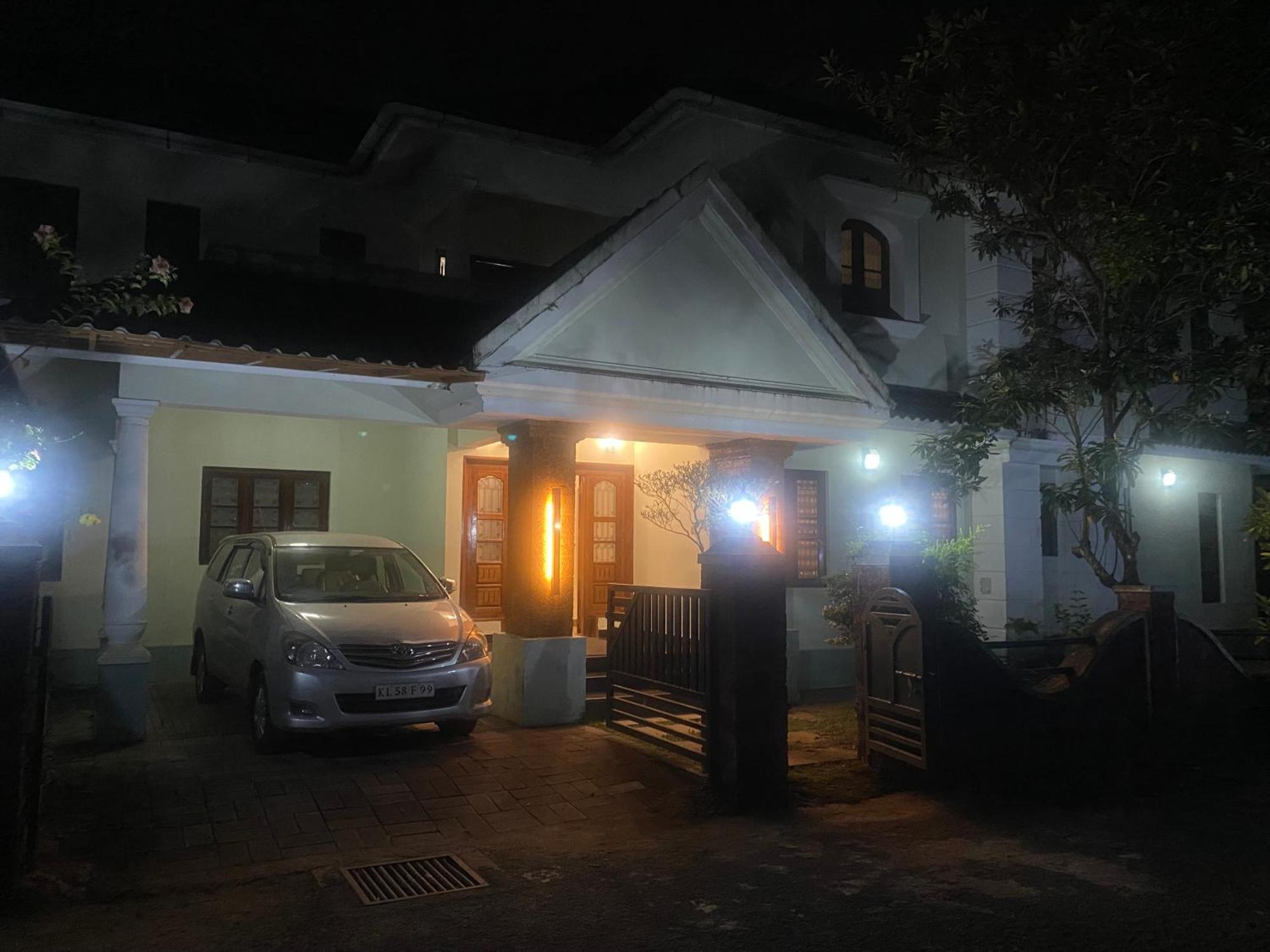 "Radhas" 4Br Villa In Gated Spring Field Community, Каннур Екстер'єр фото