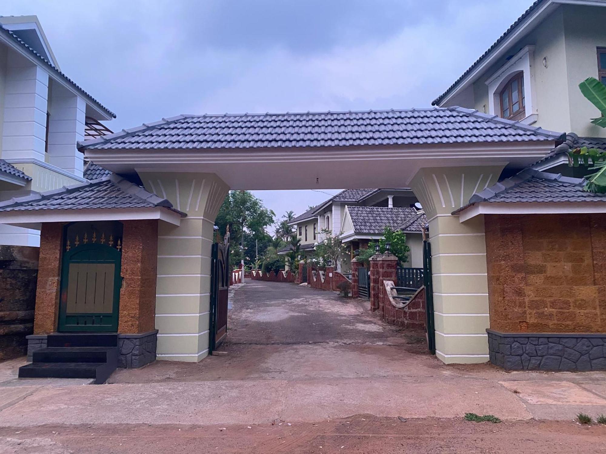 "Radhas" 4Br Villa In Gated Spring Field Community, Каннур Екстер'єр фото